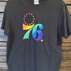 Philadelphia 76ers T Shirt LRG Fanatics Black Rainbow Short Sleeve Tee Pride VTG